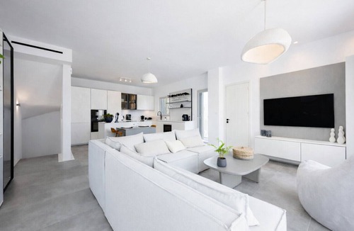 Ampelas Villa | Akoya Pearl Villa - Sea Front