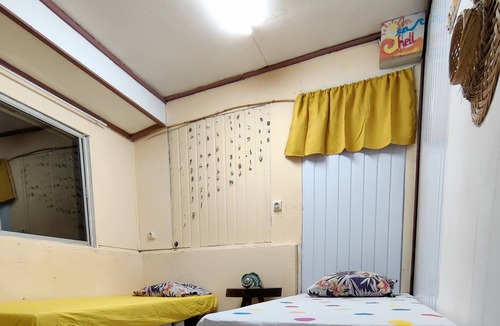 Huahine Hostel | Alaroots