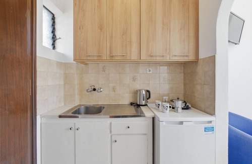 Lefkimmi Apartment | Alexandra Studio 4 Apartment with Private Balcony & Wi-Fi