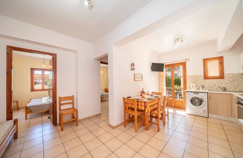 Agia Efimia Apartment | Alexatos Studios