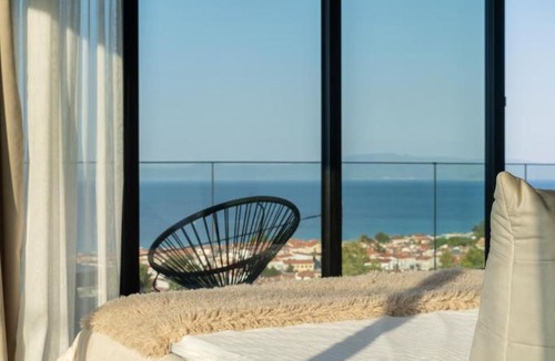 Polichrono Villa | Alicanto K1