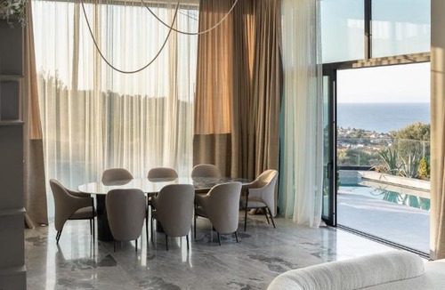 Polichrono Villa | Alicanto K1