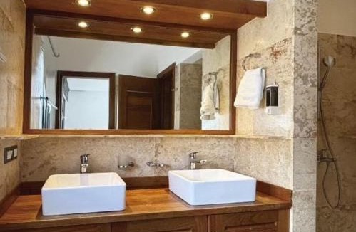 La Iglesia Apartment | Aligio - A Quiet Retreat in Paradise - 2 BR, 2 pools, WiFi, AC, Private Hot Tub
