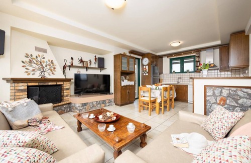 Kaina Villa | Aloni Villa - Three Bedroom Villa, Sleeps 6