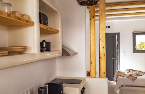 Naousa Apartment | Alonia Suites