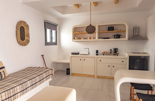 Naousa Apartment | Alonia Suites