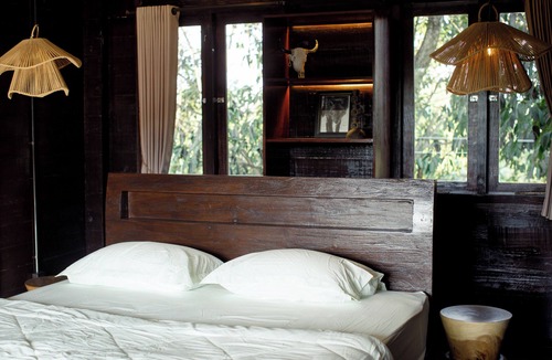 Beraban Hotel | Alpha Wolf Lodge