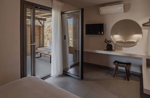 Kithnos Hotel | Amal Kythnos Suites