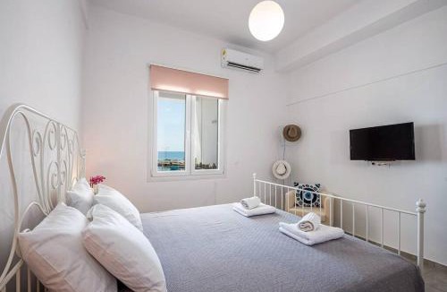 Ierapetra Apartment | Amazing Seafront Suite