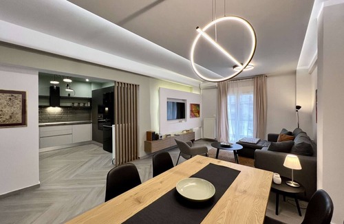 Thessaloniki City Centre Apartment | Amazonia: Stylish artistic apartment