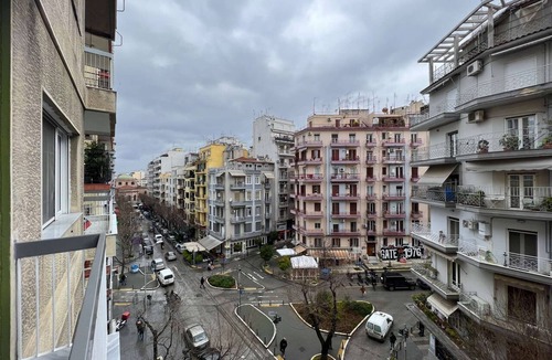 Thessaloniki City Centre Apartment | Amazonia: Stylish artistic apartment