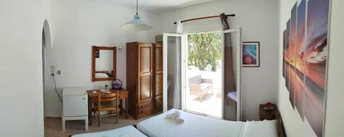 Parikia Apartment | Amethyst room