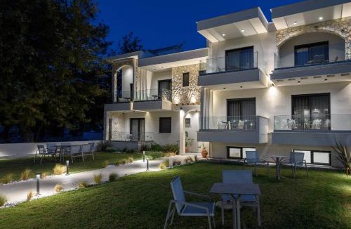 Golden Beach Hotel | Ammothines Beach Suites