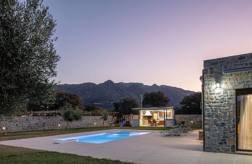 Monopari Villa | Ampelonas Residences - Liatiko, nature-inspired retreats!