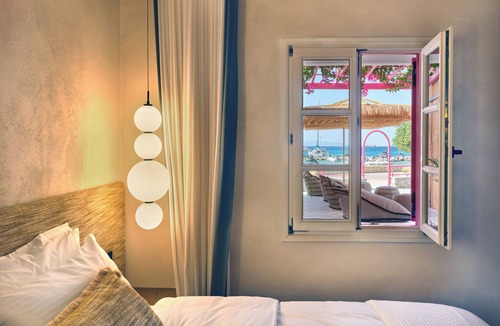Piso Livadi Hotel | Anchorage Paros