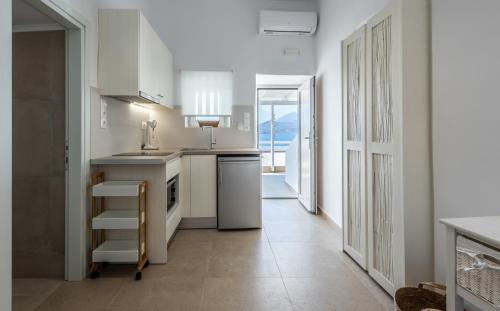 Milos Apartment | Anemi Suites