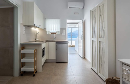 Milos Apartment | Anemi Suites