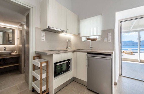 Milos Apartment | Anemi Suites