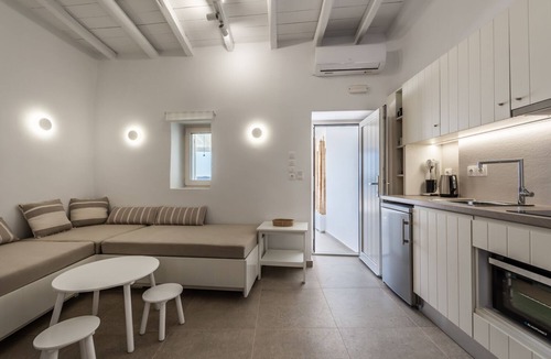 Milos Apartment | Anemi Suites