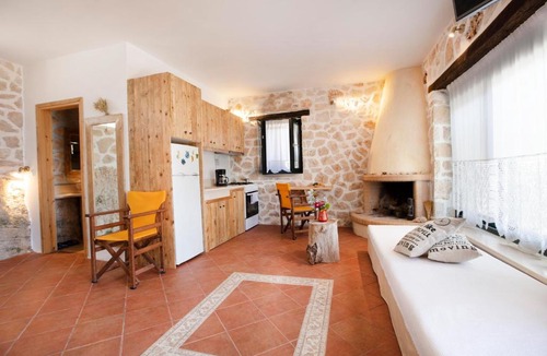 Elation House | Anemos