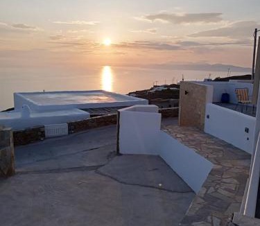 Ano Meria Bed & Breakfast | Anerada sunset
