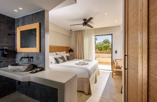 Malia Hotel | AneSea Hotel