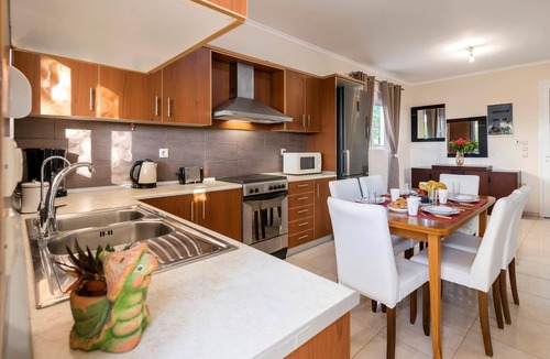 Petaloudes Villa | Angels Villa with Jacuzzi