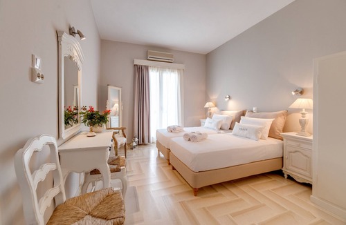 Parikia Hotel | Anna Platanou Hotel