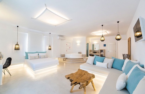 Nea Cryssi Akti Hotel | Anna Platanou Suites