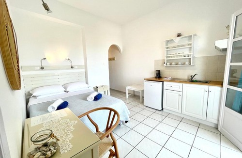 Piso Livadi Apartment | Anna's Studio