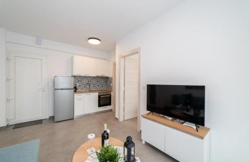 Paralia Ofryniou Apartment | Antigone Stay Complex by Horizon Homes