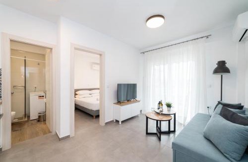 Paralia Ofryniou Apartment | Antigone Stay Complex by Horizon Homes