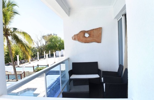 Caribbean Islands Apartment | Apartamento frente a la playa con piscina.