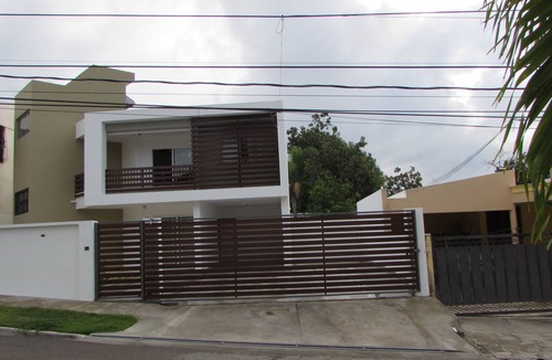 Los Jardines House | Apartamento Moderno/Modern apartment