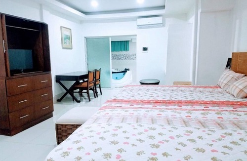 Reparto Aguedita Hotel | Aparthotel La Casona Dorada 1