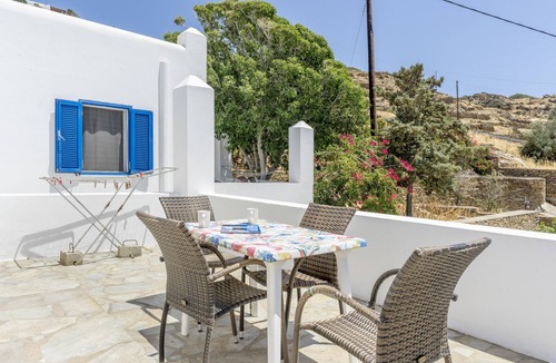 Ios Town Apartment | Apartment '7 Studio' with Sea View, Wi-Fi and Air Conditioning