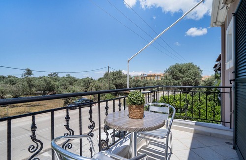 Kalligoni Apartment | Apartment 'Alexandros Studio' with Mountain View, Wi-Fi and Air Conditioning