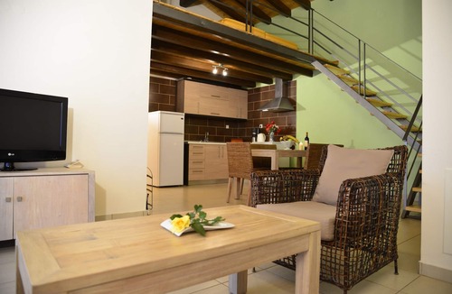 Agios Spyridon Corfu Apartment | Apartment Eros - Private Patio with Garden View