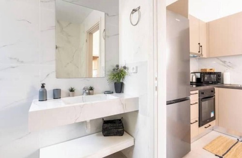 Rhodes Town Apartment | Apartment 'Evan Suites No 2' with Wi-Fi and Air Conditioning