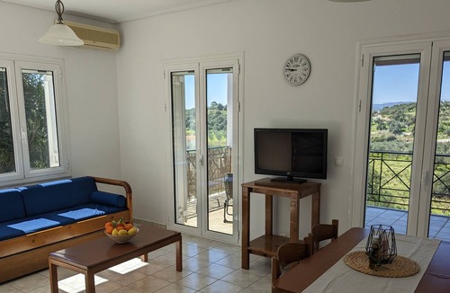 Pylos-Nestoras Apartment | Apartment for 2 people by the sea