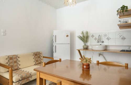 Kalymnos Town Apartment | Apartment 'Garden View No 5' with Mountain View, Wi-Fi and Air Conditioning