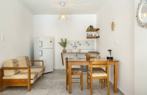 Kalymnos Town Apartment | Apartment 'Garden View No 3' with Mountain View, Wi-Fi and Air Conditioning