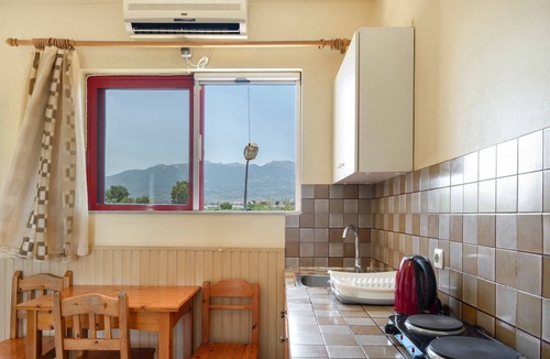 Tingaki Apartment | Apartment 'Golden Sun Two-bedroom Apt 4' with Sea View, Shared Pool and Wi-Fi