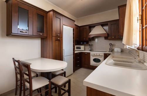 Theologos Apartment | Apartment 'Green Sunshine' with Balcony, Wi-Fi and Air Conditioning