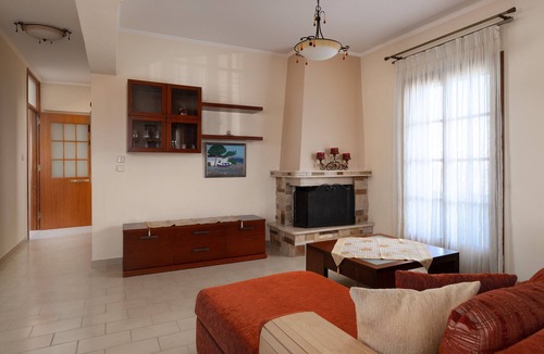 Theologos Apartment | Apartment 'Green Sunshine' with Balcony, Wi-Fi and Air Conditioning