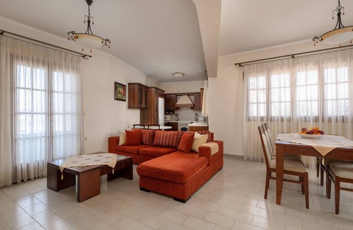 Theologos Apartment | Apartment 'Green Sunshine' with Balcony, Wi-Fi and Air Conditioning