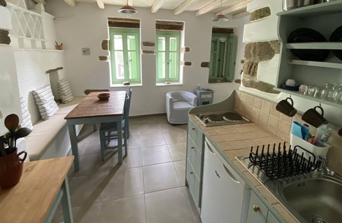 Exomvourgo House | Apartment 'Komi Lodge Tinos' with Mountain View
