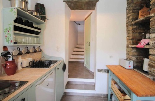 Exomvourgo House | Apartment 'Komi Lodge Tinos' with Mountain View