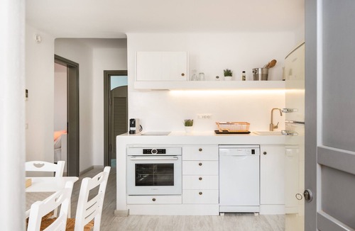 Milos Apartment | Apartment 'Lavender' with Sea View, Wi-Fi and Air Conditioning