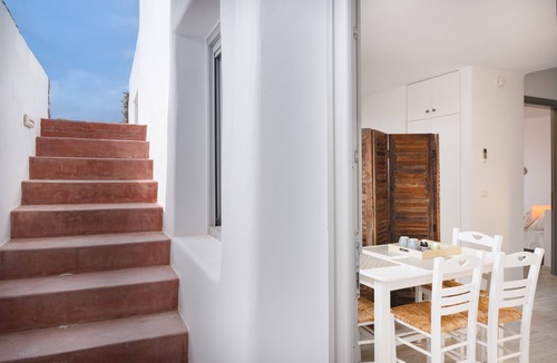 Milos Apartment | Apartment 'Lavender' with Sea View, Wi-Fi and Air Conditioning